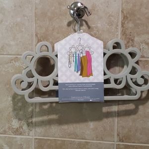 2 pks of Multi Use Accessory Hangers